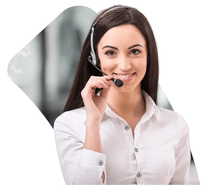 Imagen de mujer trabajando en call center